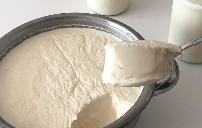 Yoğurdu bu yöntemle mayala taş gibi oluyor! İşte kavanozdan bile dökülmeyen o yoğurdun o sırrı 1